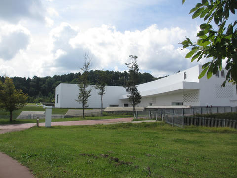 青森県立美術館