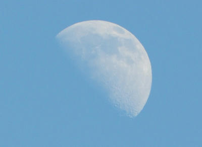 クレーターも見える