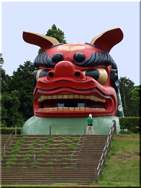 水際公園・獅子頭<br><br>高さ、幅、奥行きそれぞれ10mという、日本一大きい?獅子頭。<br>内部は展望台となっているほか、祭礼玩具等が展示されている。