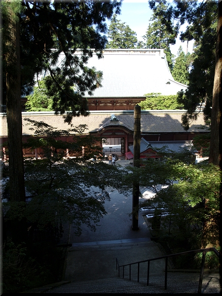 延暦寺・総本堂:根本中堂(国宝)<br><br>788年に最澄により創建された、比叡山のほぼ全域を境内とする天台宗総本山。<br>最澄の死後、法然(浄土宗)や親鸞(浄土真宗)などの数々の著名な僧を輩出した。