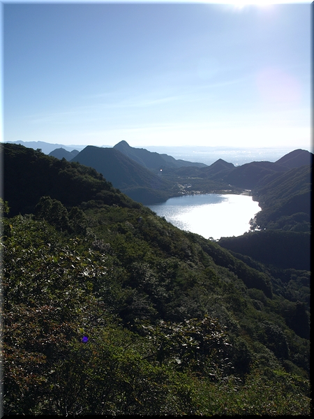 榛名山・榛名湖・掃部ヶ岳(かもんがたけ)<br><br>妙義山・赤城山とともに上毛三山に数えられる、群馬県ひいては日本を代表する名山。<br>山頂にはカルデラ湖である榛名湖、その西部に最高峰の掃部ヶ岳(1449m)を有する。