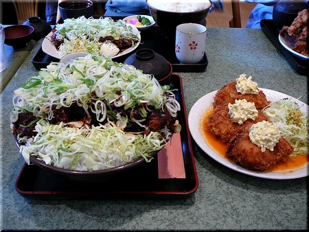 特製味噌かつ丼（特盛り）＋ カニクリームコロッケ