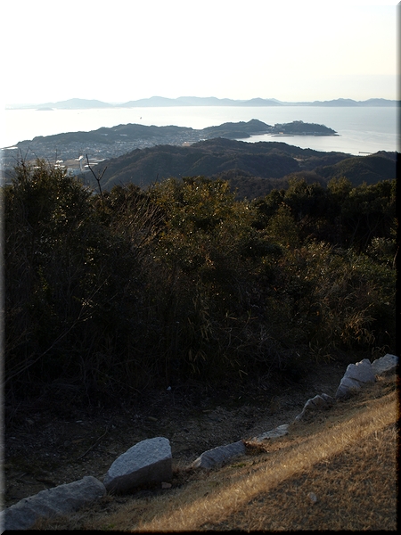 三ヶ根山(さんがねさん)・西浦半島<br><br>愛知県は幡豆町や蒲郡市などの境界に位置し三河湾国定公園に属する、標高325mの山。<br>その南麓にある西浦半島一帯には温泉街が構成されており、「東海の熱海」と呼ばれている。