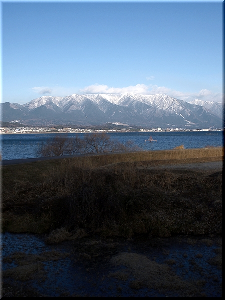 比良山地(ひらさんち)<br><br>滋賀県は琵琶湖西岸に連なる、標高1214mの武奈ヶ岳(ぶながたけ)を最高峰とした山地。<br>そのほとんどが琵琶湖国定公園に属する。「近江八景」のひとつとして知られる景勝地である。