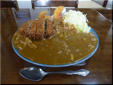 ジャンボカツカレー（メンチカツ・イカフライ）