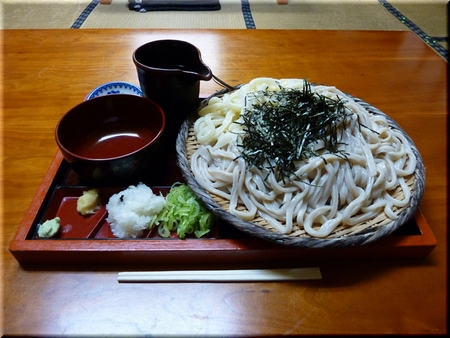 冷しざるうどん（茶＆白・特）