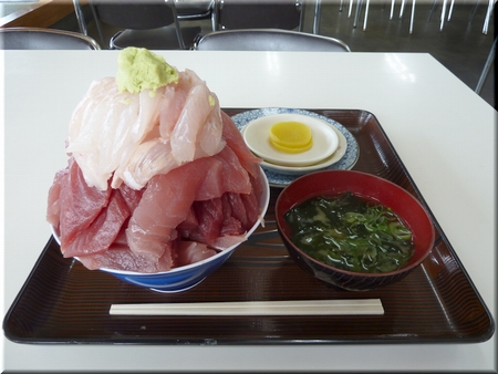 ハーフ丼（マグロ・ヒラメ）