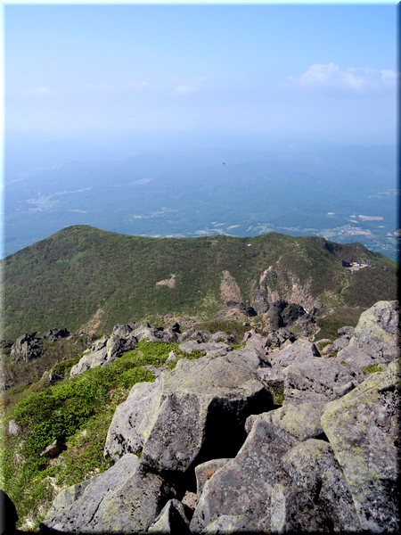 岩木山山頂から見た鳥海山&白神山地