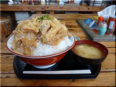 玉子丼（ダブルチョモランマ盛り）