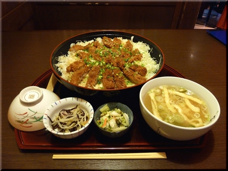 メガ黒豚ソースかつ丼