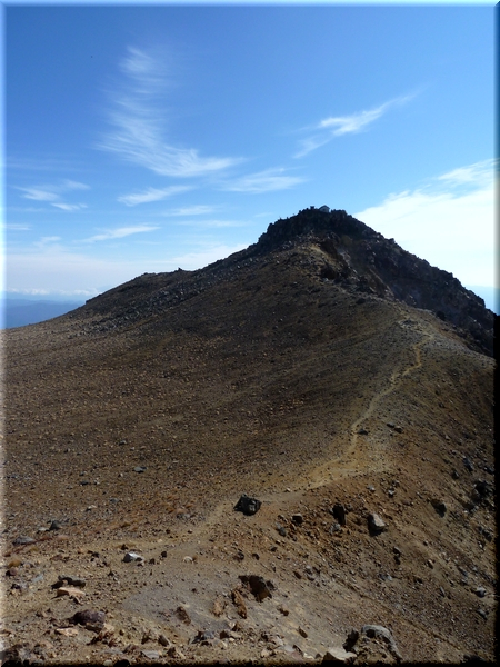 さすがの貫録を放つ御嶽山