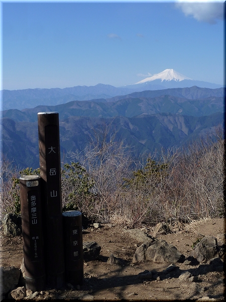 大岳山頂より眺める富士山