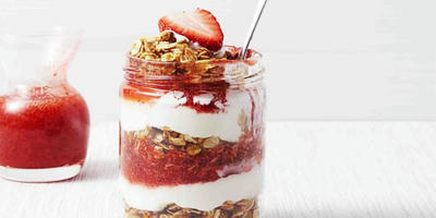 Strawberry Granola Yogurt Parfait