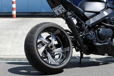 CBR954RR with parformance machine rear wheel