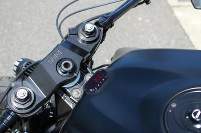 motogadget motoscope mini タンク埋め込み CBR954RRストリートファイターカスタム