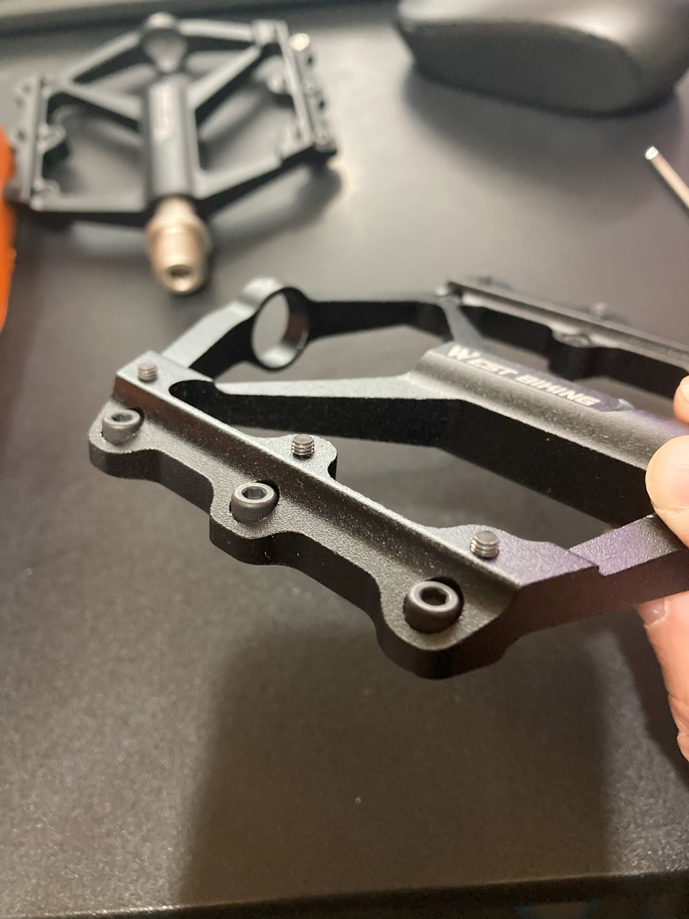黒いステンレスボルト取り付け｜ジーザック製