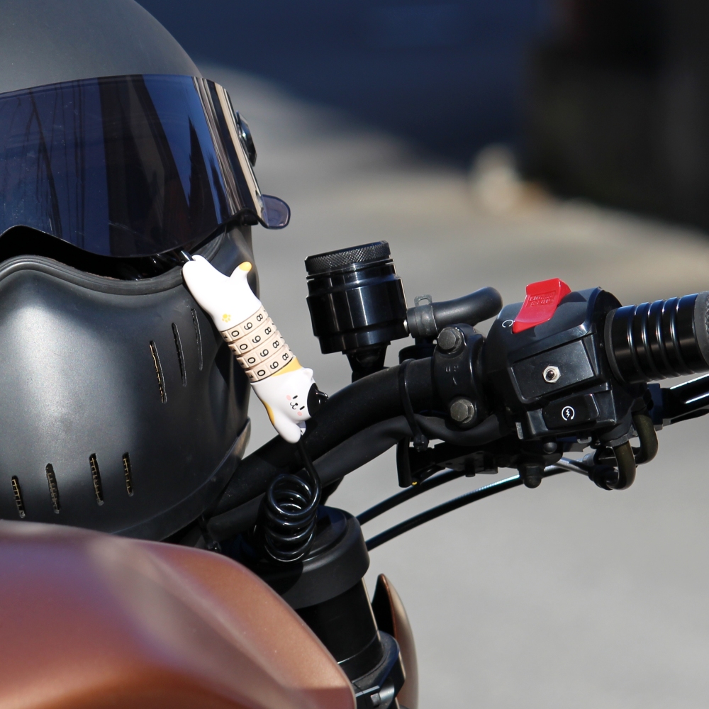 BANDIT HELMETとヘルメットロック「にゃんロック」