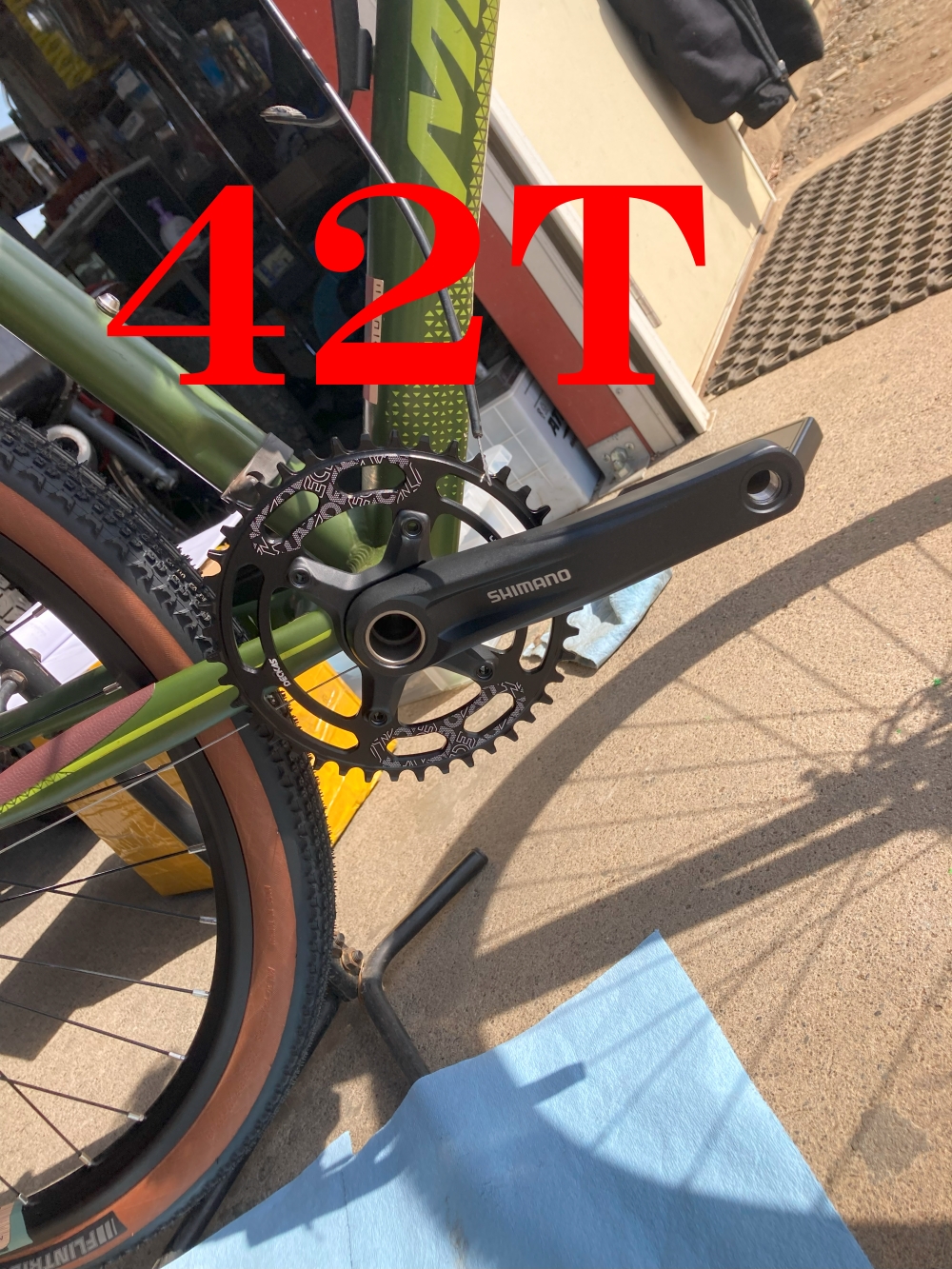 自転車のクランクとチェーンリング42T