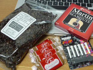 コーヒー豆とギターの弦