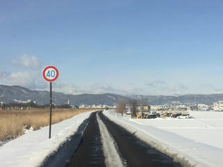 160121_1003_上川の堤防道路（諏訪市）