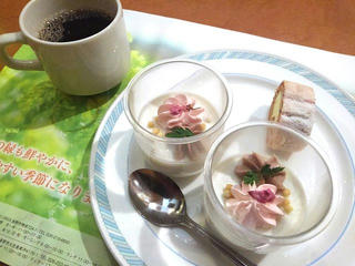 180413_1939_み～るマ～マ大豆島店「春色～ココナッツミルクプリン」と「桜薫る かすたーどろーる」（長野市）