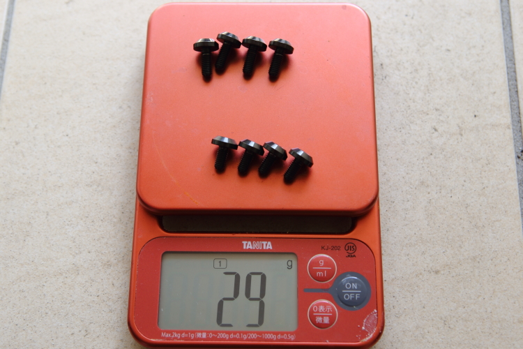 Z900RSのボルトをチタンボルトに交換