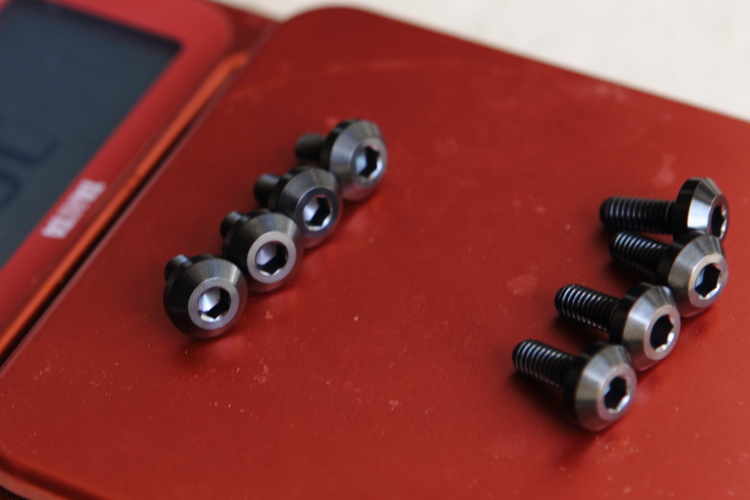 Z900RSのボルトをチタンボルトに交換