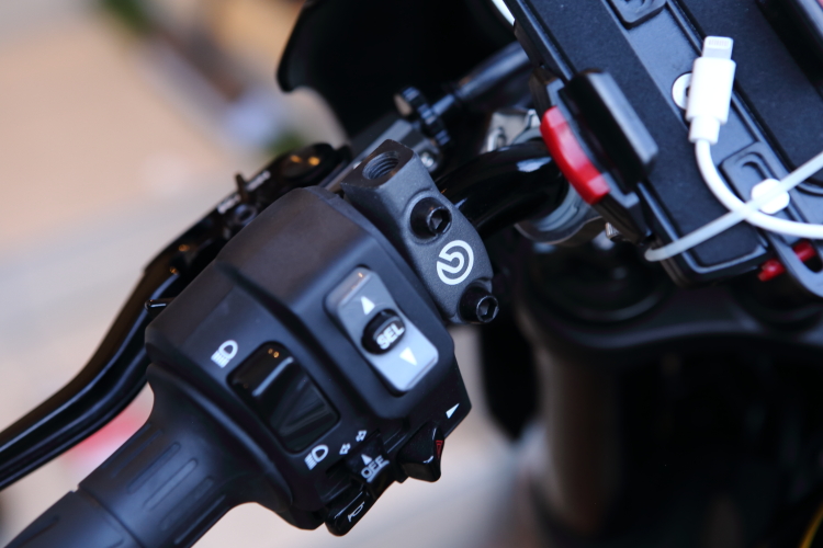 Z900RSにコーケンのメカニカルクラッチホルダーのアヴァンツァを装着