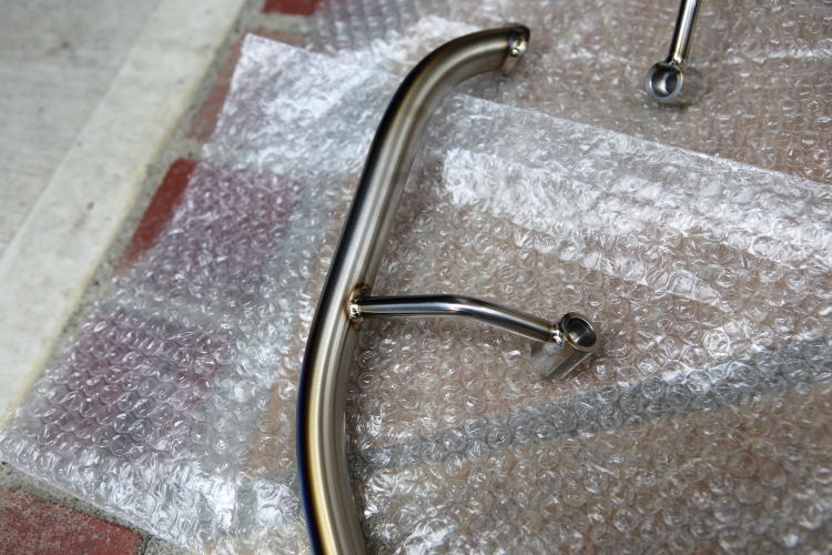 Z900RS用ウィリーキッズのチタンタンデムバー