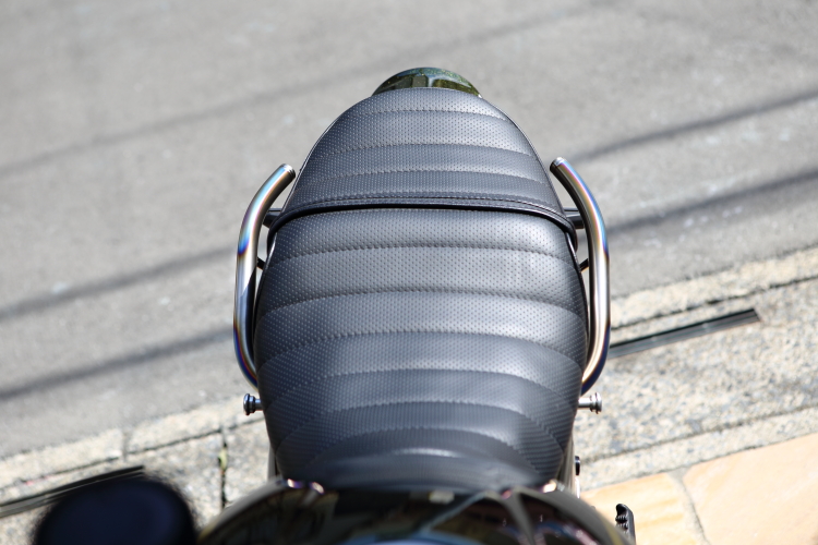 Z900RSにウィリーキッズのチタン製タンデムバーを装着