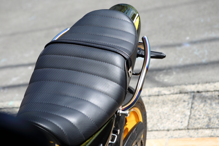 Z900RSにウィリーキッズのチタン製タンデムバーを装着