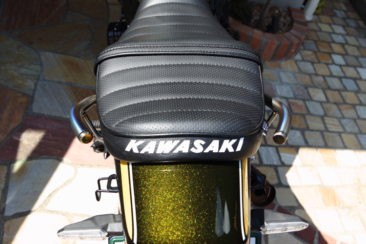 Z900RSにウィリーキッズのチタン製タンデムバーを装着