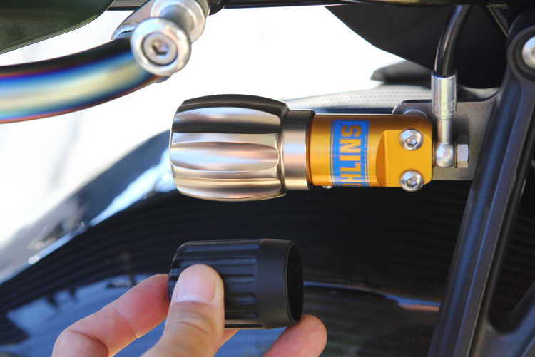 Z900RSにモトコルセのCNCビレット プリロードアジャスタダイヤルを装着