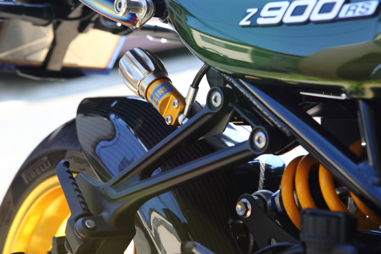 Z900RSにモトコルセのCNCビレット プリロードアジャスタダイヤルを装着