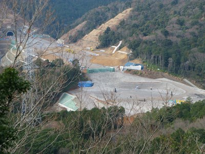 鶯峠の右手展望（工事中の第二東名）