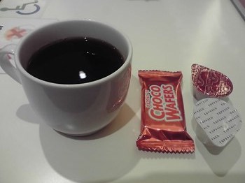 ホットコーヒーとお菓子