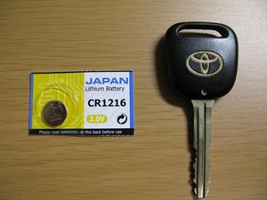 キーレスエントリーキーと日立 マクセル CR1216