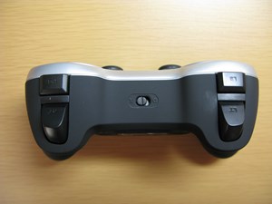 Logicool　F710 Wireless Gamepad　側面ボタン配置