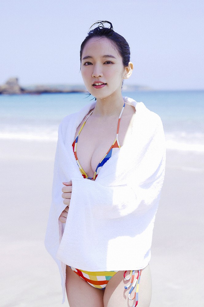 吉岡里帆 ビキニグラビア
