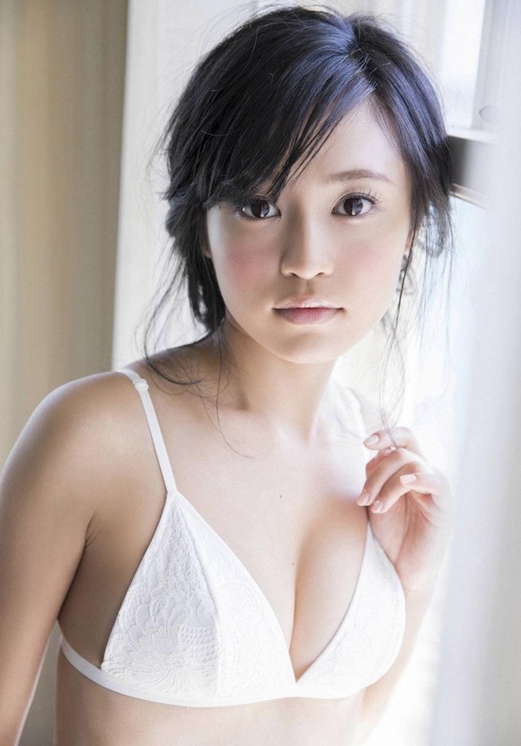 小島瑠璃子 ビキニグラビア