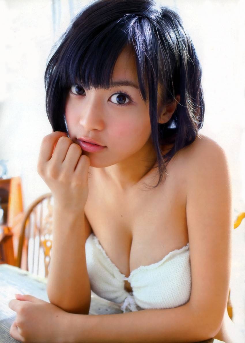 小島瑠璃子 ビキニグラビア