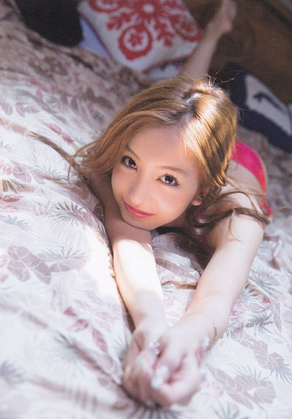 板野友美 グラビア