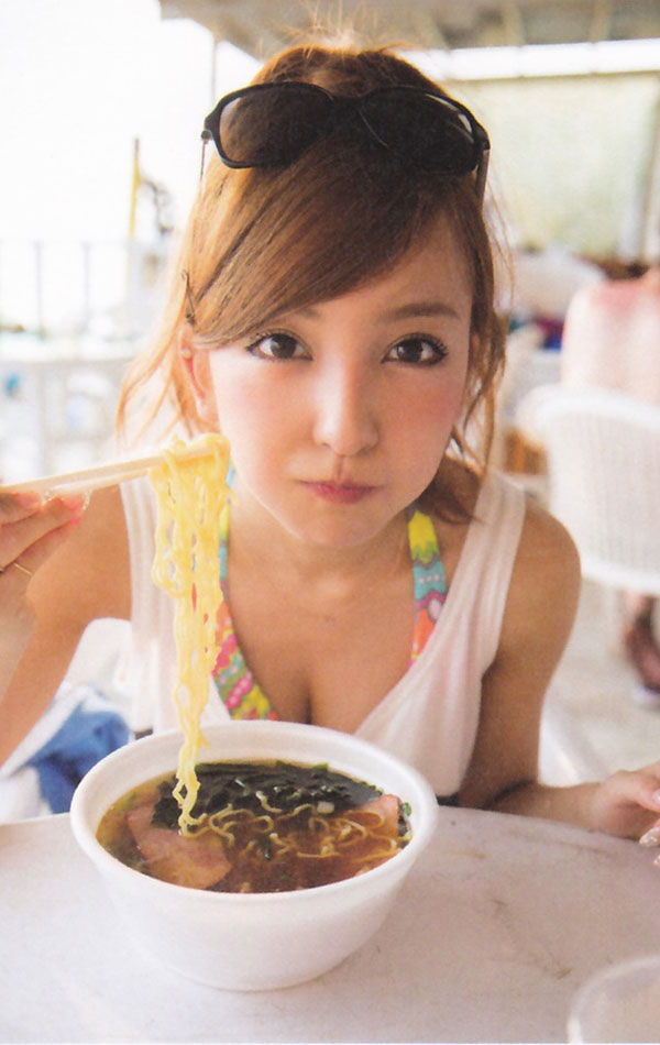板野友美 グラビア