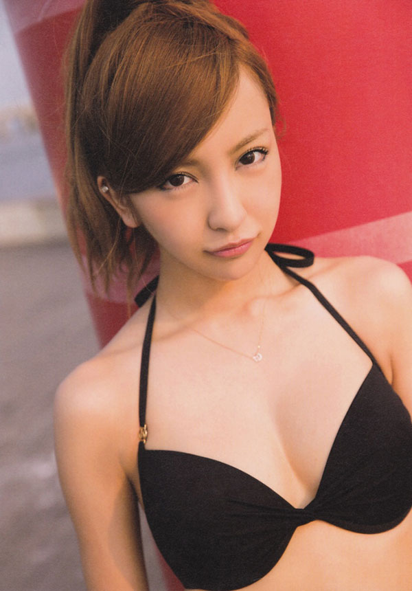 板野友美 グラビア