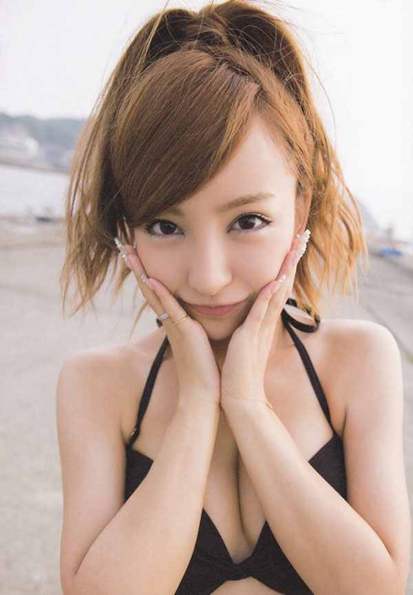 板野友美 グラビア