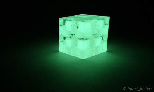 チェック柄の夜光キューブの写真：ハンドメイド