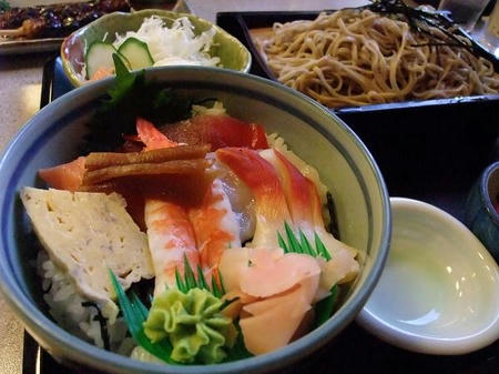 ミニ海鮮丼そばセット
