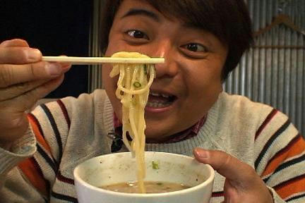 彦麻呂ラーメンを食べる