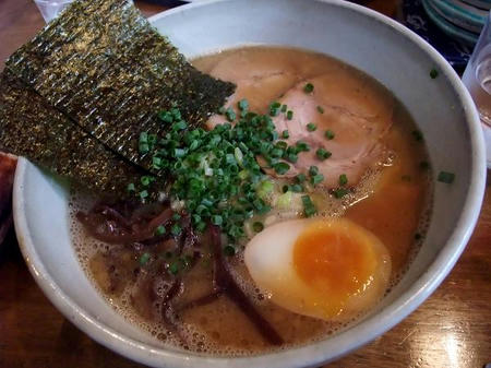 豚骨醤油ラーメン 太麺