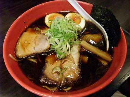 麺家いろは 黒・味玉らーめん